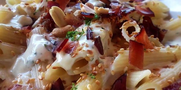 Brza i kremasta pasta sa sirom i kikirikijem