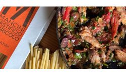 Pasta sa dimljenom haringom, paradajzom i maslinama